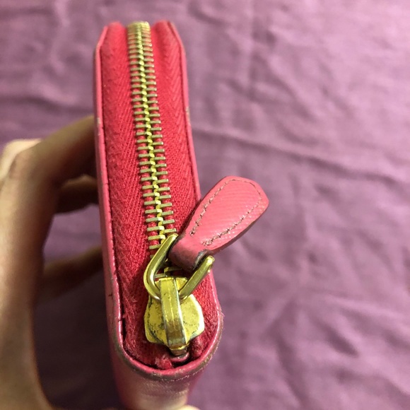 SOLD❤️Authentic Prada Saffiano Leather Zip Wallet - Picture 3 of 14